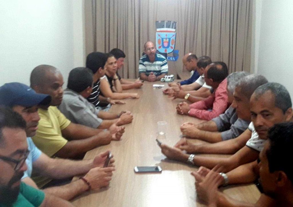 Prefeito se reúne com Secretarias e Defesa Civil para avaliar danos causados pela ventania e chuvas