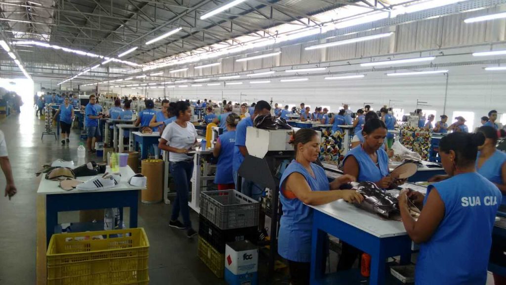 Máquinas e equipamentos da Fábrica começam a chegar. Emprego a vista