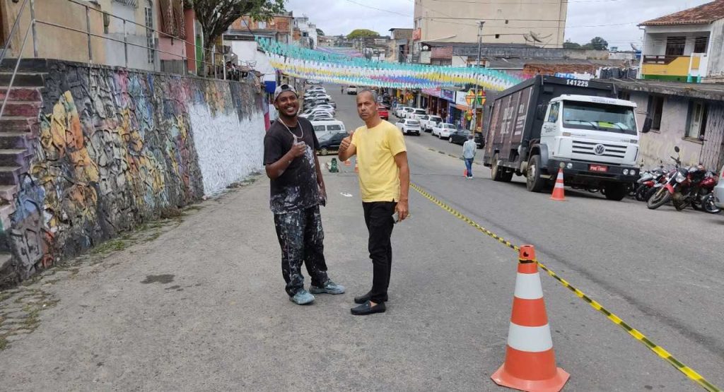 Camacã: Prefeitura ornamenta o centro com decorações, pintura e limpeza e motiva o comércio
