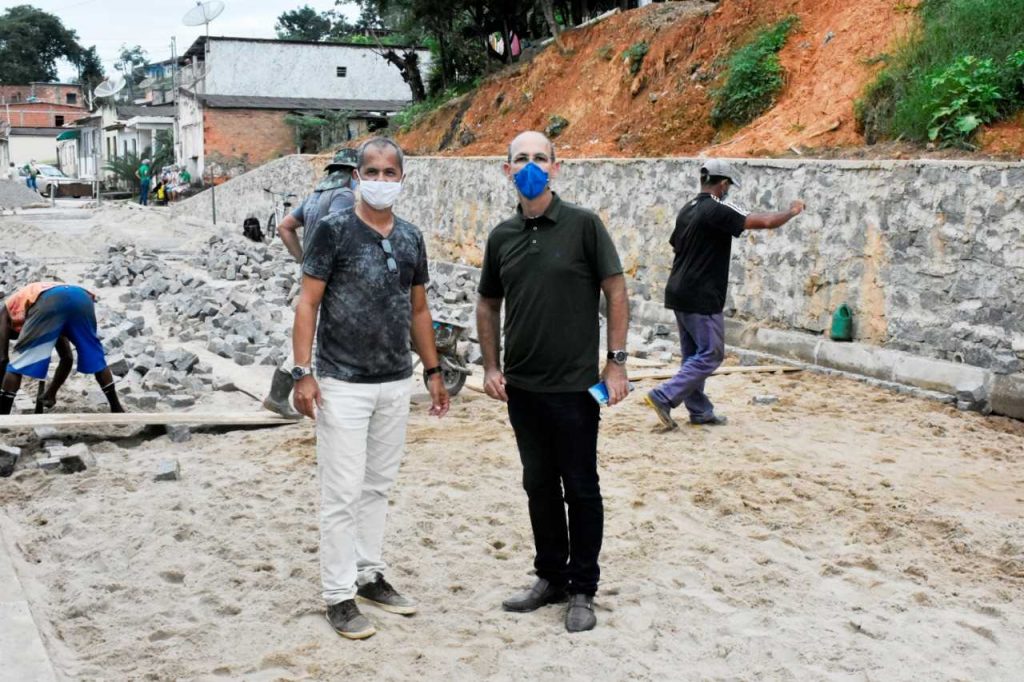 Camacã: Rua Lindaura Tolentino – Paga Fosco – em Leoventura recebe calçamento