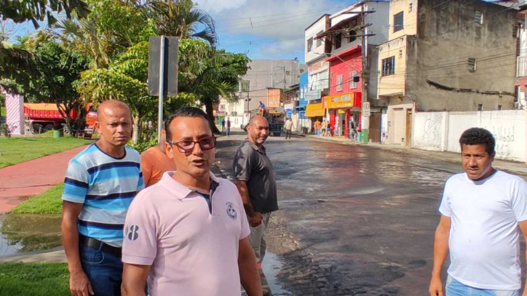 Camacã: Empresa reinicia as obras do asfalto da Praça Mário Batista