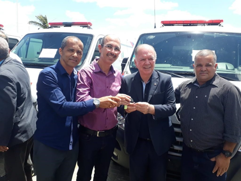 Camacã: Camacã recebe nova Ambulância modelo Va