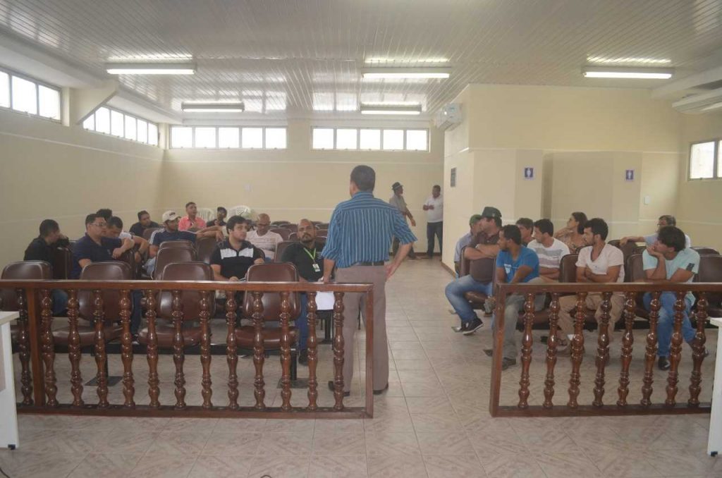 Camacã: Secretaria de Agricultura e cafeicultores se reúnem para discutir a respeito da fumaça