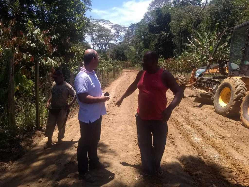 Recuperação da estrada de Jacareci vai até a divisa de Itajú do Colônia 