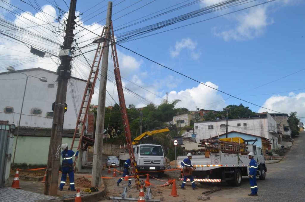 Camacã: Coelba inicia a troca de fiação e rede elétrica em pontos estratégicos da cidade
