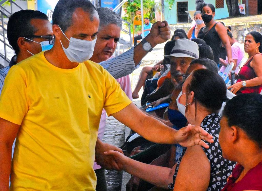 Camacã: Prefeito Paulo do Gás e vice- prefeito Rai visitam o SAC móvel