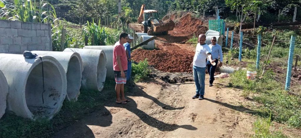 Camacã: Prefeitura instala manilhas no povoado de Novo Itamarati
