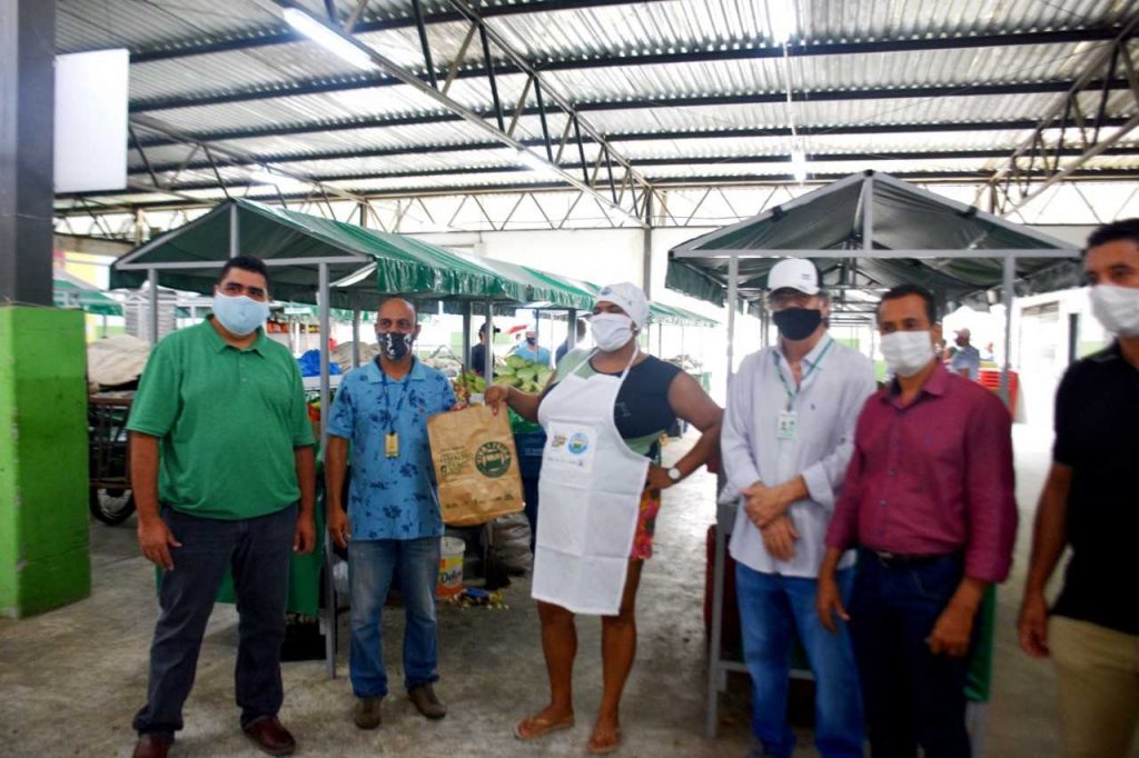 Camacã: Secretaria de Agricultura faz entrega de Kits de proteção para Feirantes