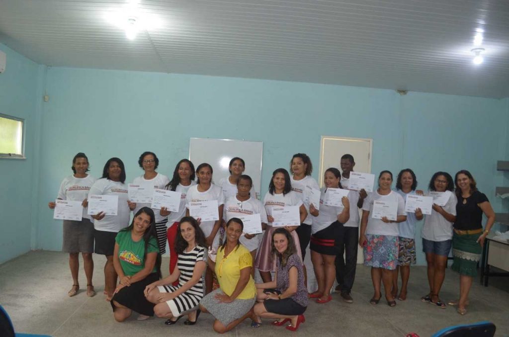 Prefeitura entrega Certificado do Curso de Corte e costura