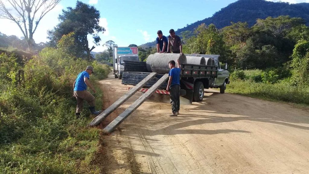 Chuvas atrapalham os serviços de recuperação da estrada Camacã a Jacareci