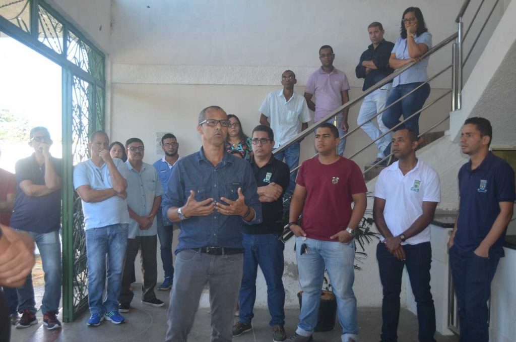 Camacã: Prefeito Interino Paulo do Gás reúne funcionários da prefeitura para uma breve reunião