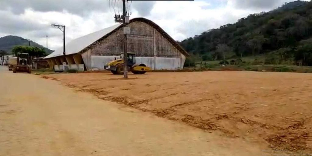 Camacã: Prefeitura intensifica o serviço de terraplanagem para construção da nova creche de Jacareci