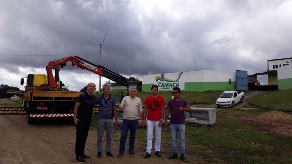 Camacã: Postes dos Refletores começam a ser instalados no Estádio Ribeirão