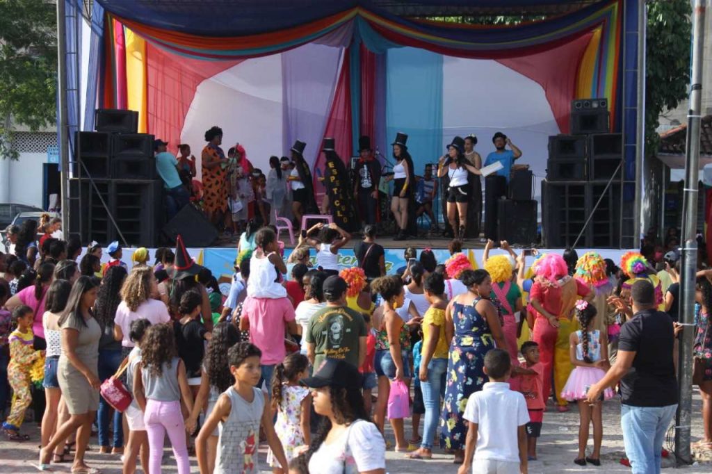 Feira Literária em Camacan reúne escolas e centenas de pessoas na “Praça do Bené”