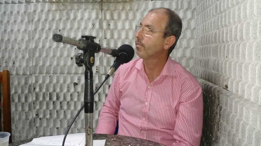 Prefeito de Camacã Oziel concede entrevista na Regional Sul FM