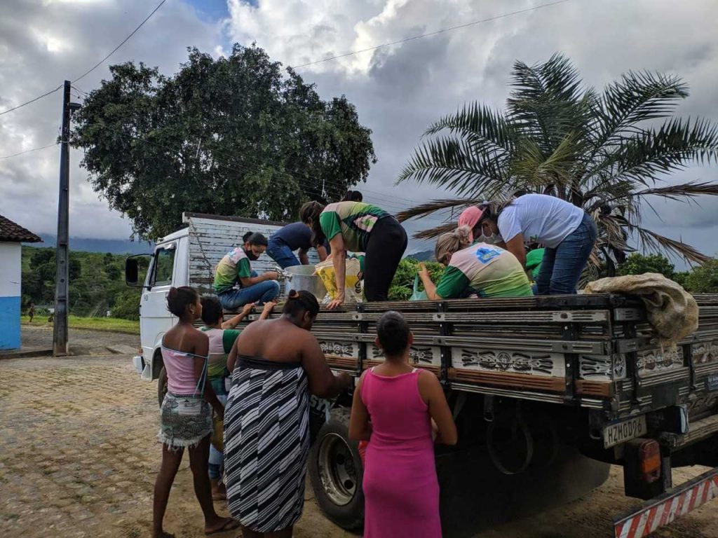 Camacã: Famílias carentes de Leoventura e Jacareci são contempladas com alimentos do PAA e CONAB