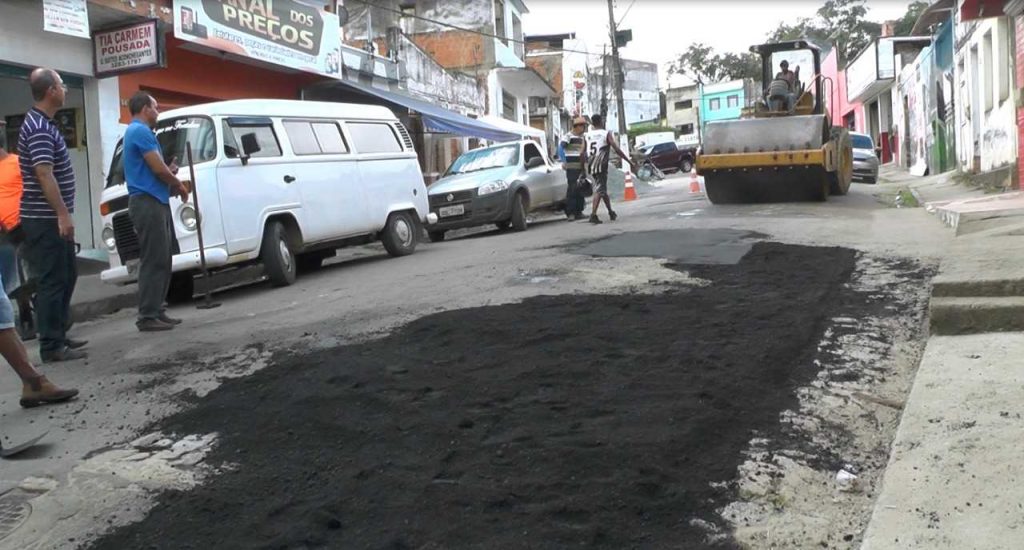 Operação tapa buracos no centro da cidade e São João do Panelinha