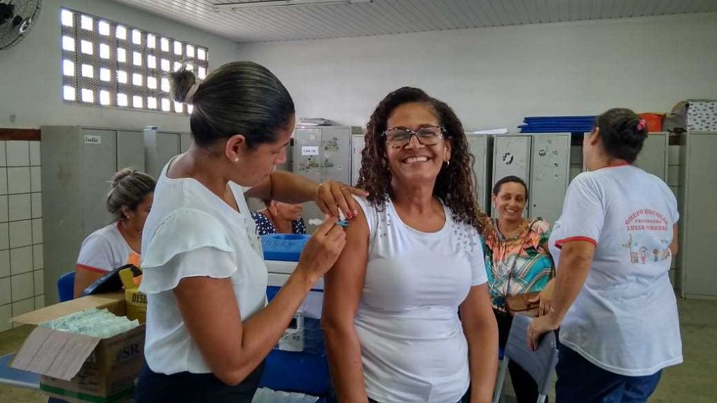 Camacã: Campanha de Vacinação contra Influenza (Gripe) alcança professores da rede pública