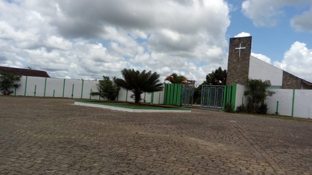 Camacã: Prefeitura finaliza limpeza no Cemitério da Cidade para o dia de Finados
