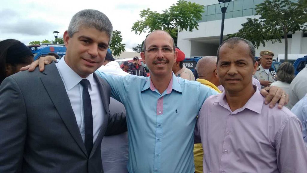 Camacan é contemplada com duas viaturas uma da Civil e outra  Militar