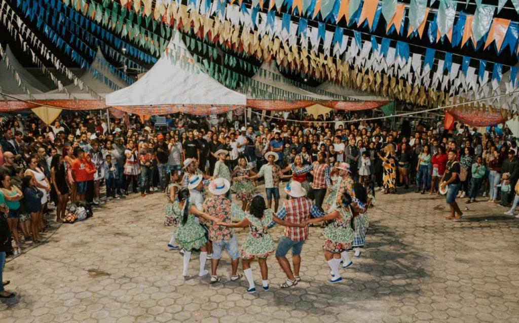 Camacã: Final de semana marcado com animação no comércio e abertura do Arraiá
