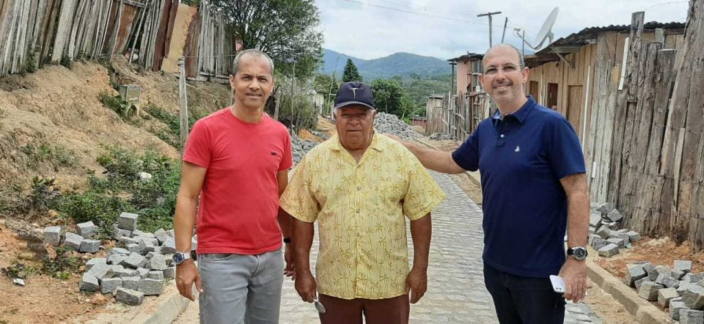 Camacã: Mais ruas são calçadas na Cidade Alta