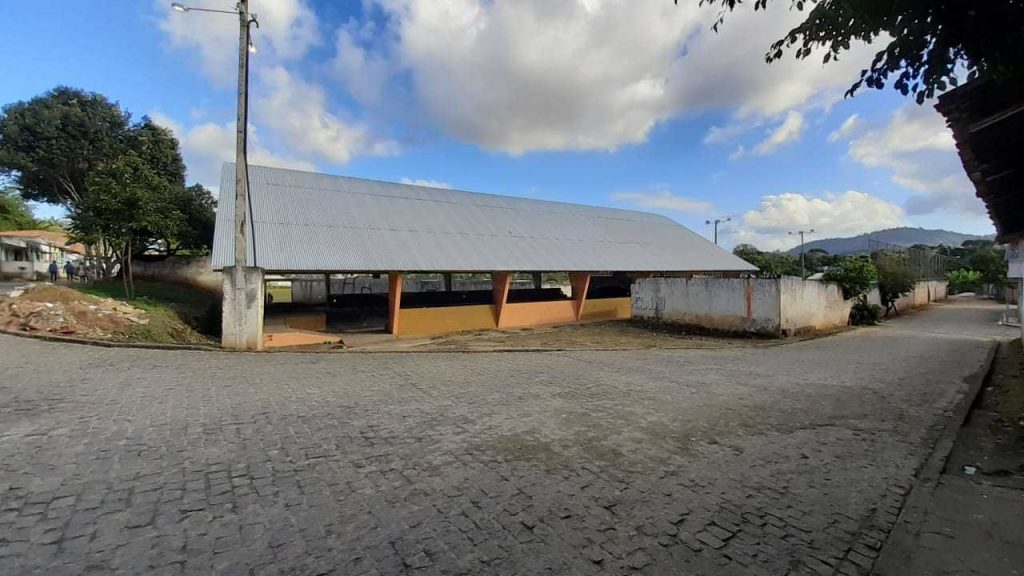 Camacã:Telas impedem invasão de andorinhas na quadra Poliesportiva de São João do Panelinha