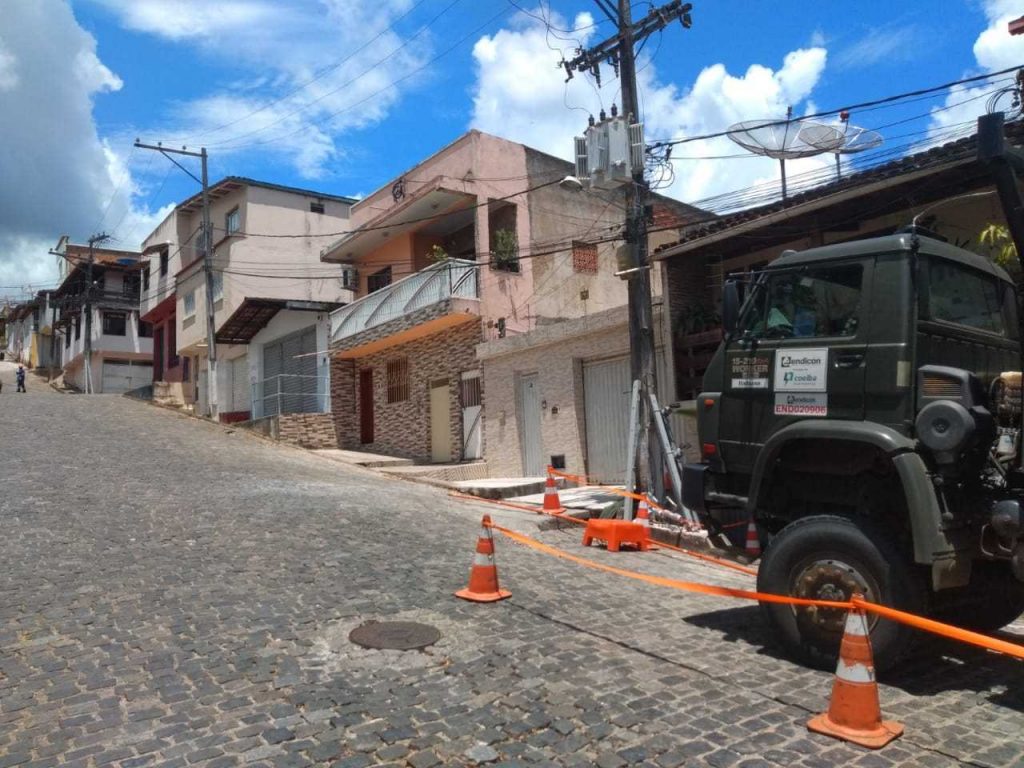 Coelba começa a fazer troca de fios na cidade