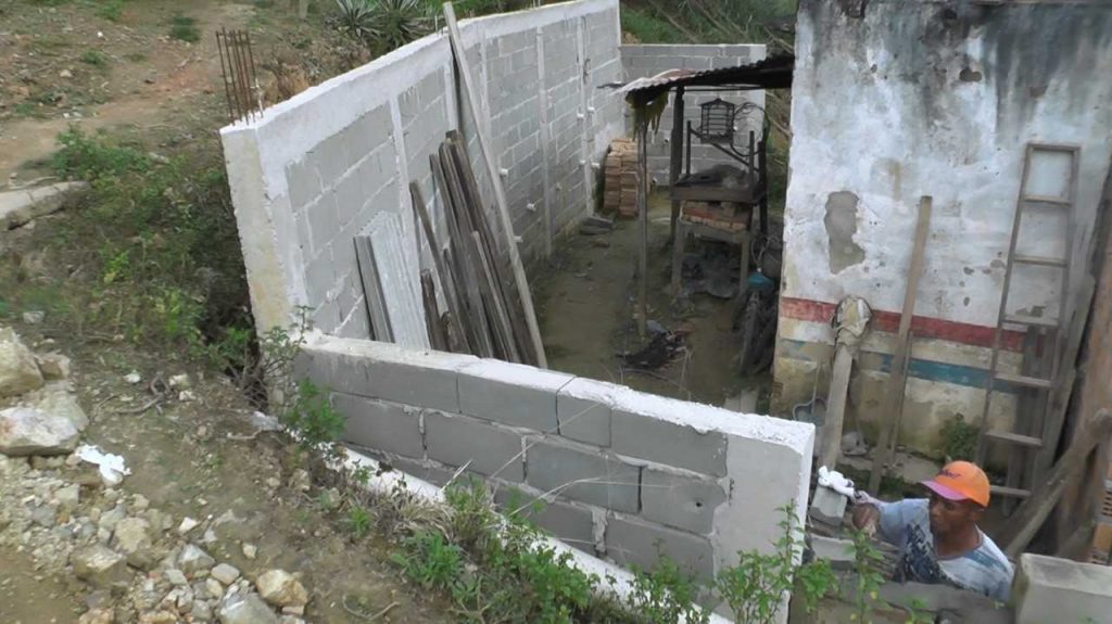 Prefeitura constrói muro de proteção para morador de Leoventura