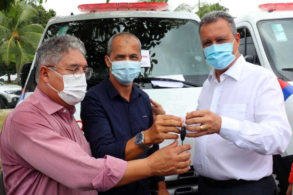 Camacã: Prefeito Paulo do Gás apresenta ambulância moderna para a população