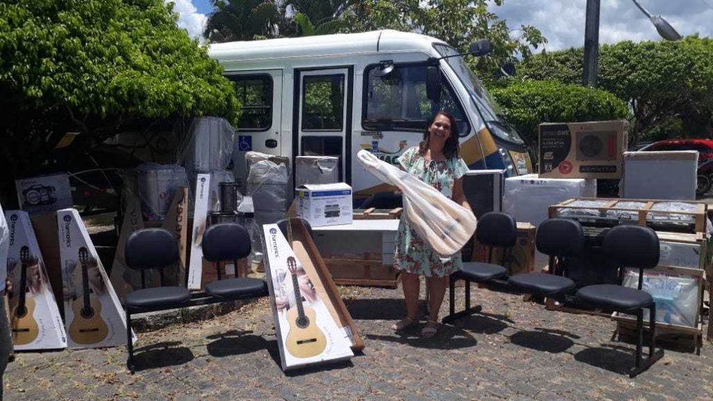Secretaria de Assistência Social recebe Micro-ônibus e equipamentos novos 
