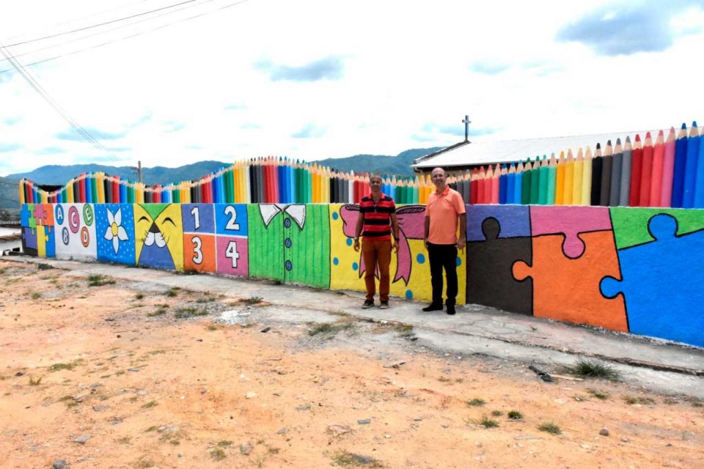 Camacã: Muros pintados das escolas deixam faixadas mais bonitas