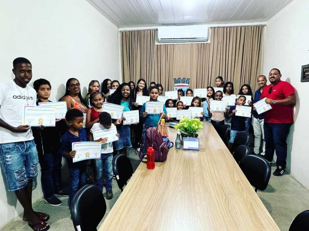 Camacã: Projeto aluno nota 10 da Secretaria de Educação premia alunos a um passeio no shopping