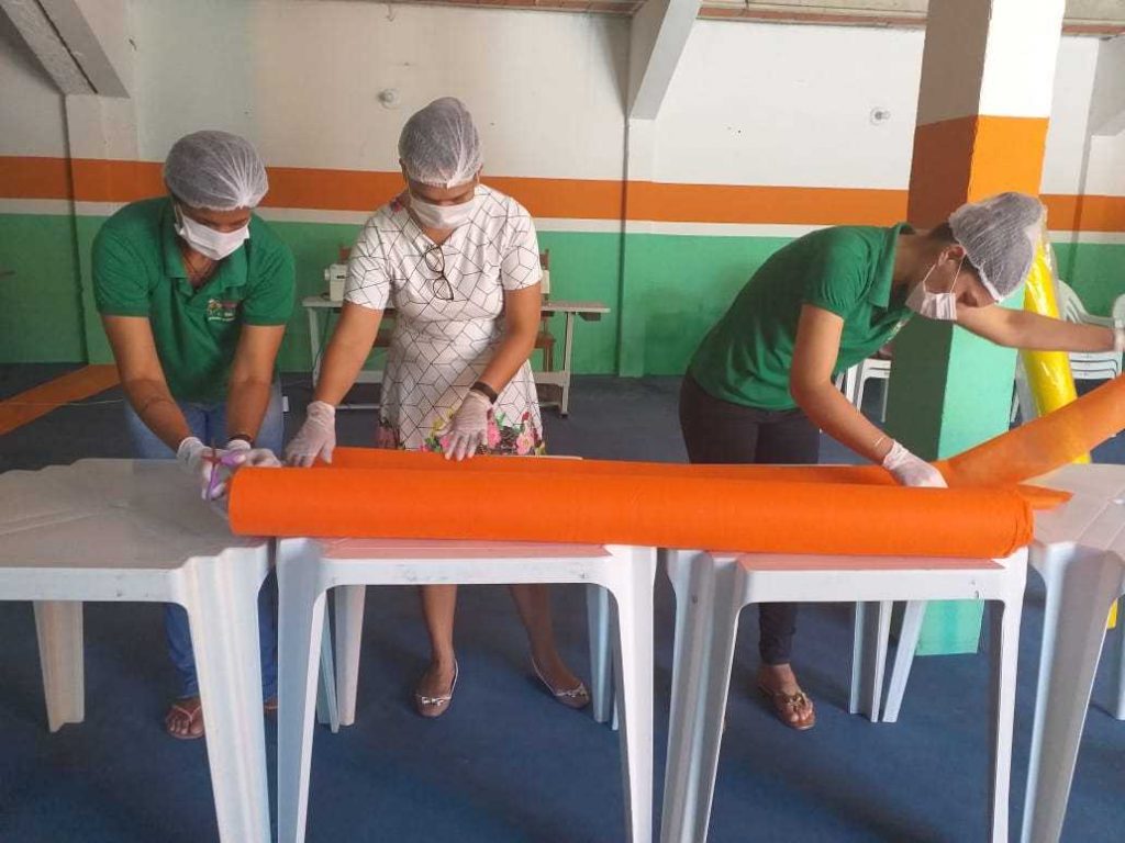 Camacã: Secretaria de Assistência Social confecciona máscaras e faz doações
