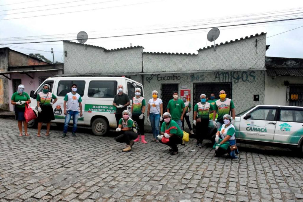 Camacã: Prefeitura distribui pão, leite e máscaras para famílias em São João do Panelinha