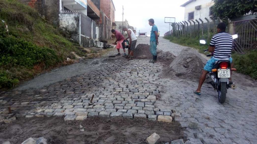 Calçamentos de ruas estão sendo concluídas 