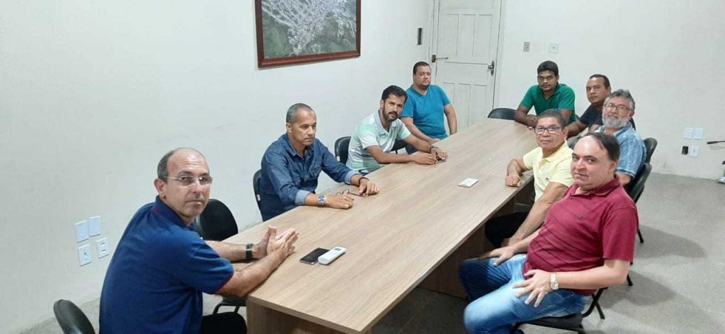 Camacã: Prefeitura recebe CDL e empresários para discutir reabertura do comércio