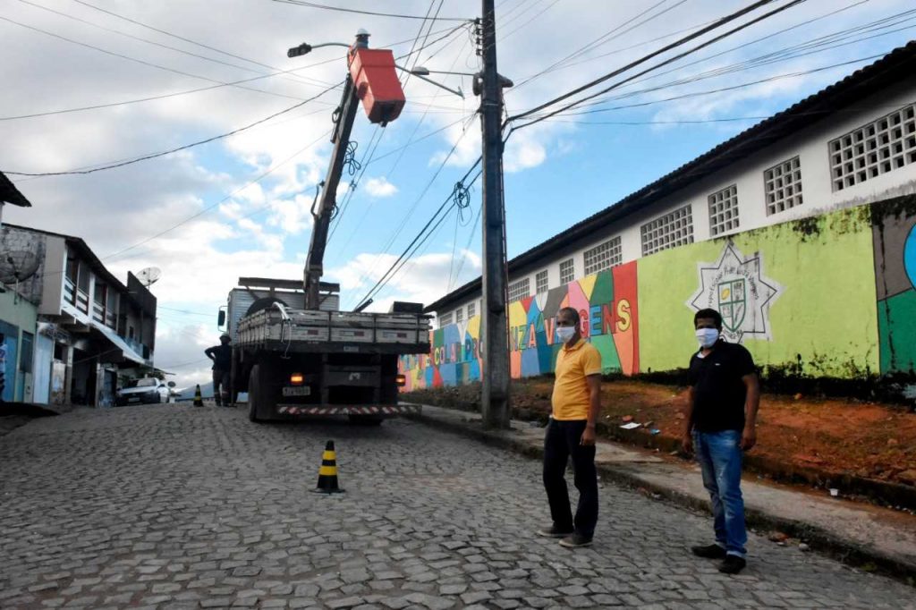 Camacã: Prefeitura começa a implantar Luminária de Tecnologia LED em toda a cidade