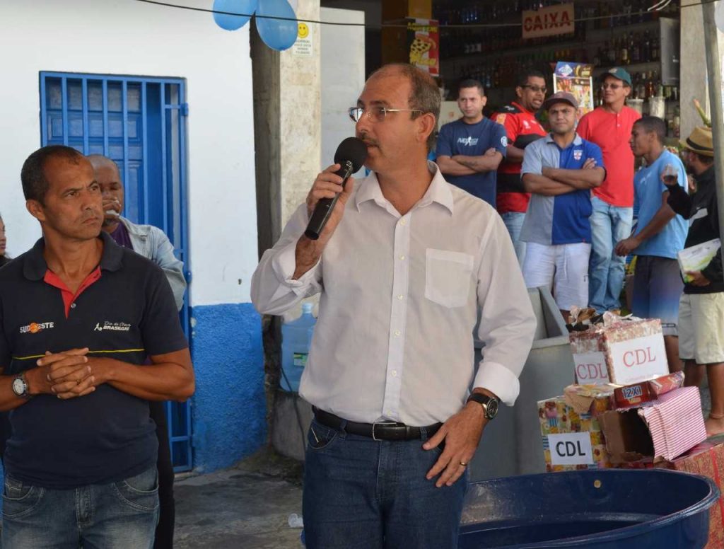 Prefeito Oziel participa dos sorteios juninos da CDL