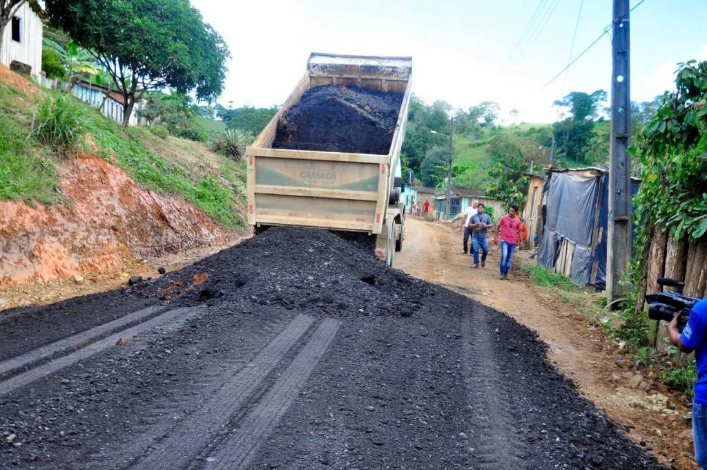 Rua Risca Fósforo em Leoventura recebe Borra Asfáltica