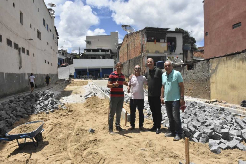 Camacã: Prefeitura inicia o calçamento no novo acesso da Travessa Carlos Gomes