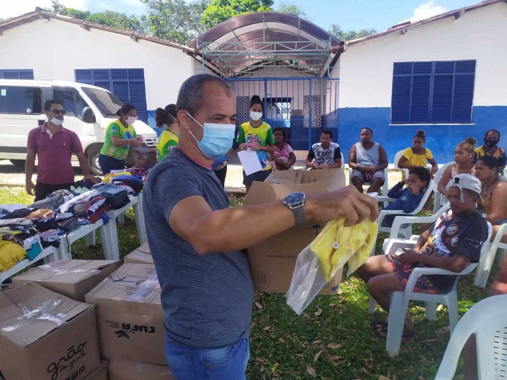 Camacã: Prefeitura reúne catadores de materiais recicláveis entrega alimentos e material de trabalho