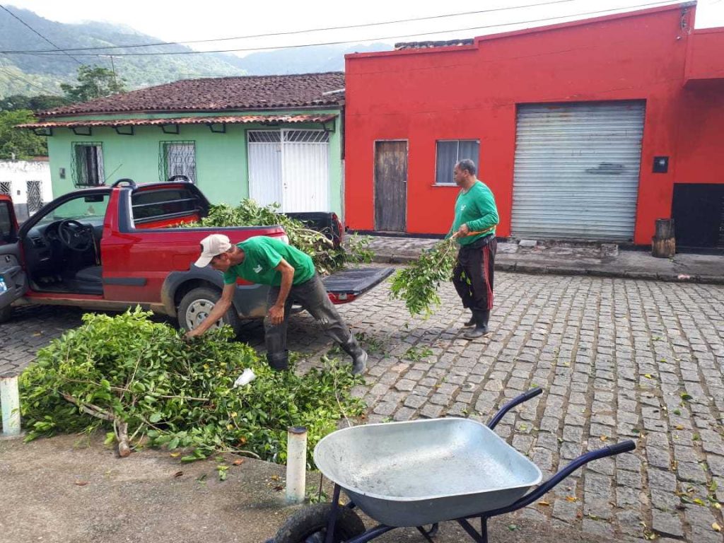 Camacã: Prefeitura realiza Mutirão de limpeza e pintura no Distrito de Jacareci