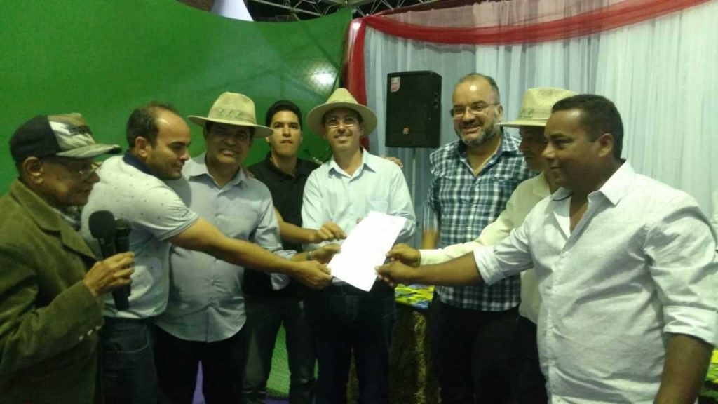 Camacã ganha presente no seu aniversário Iluminação Estádio Ribeirão