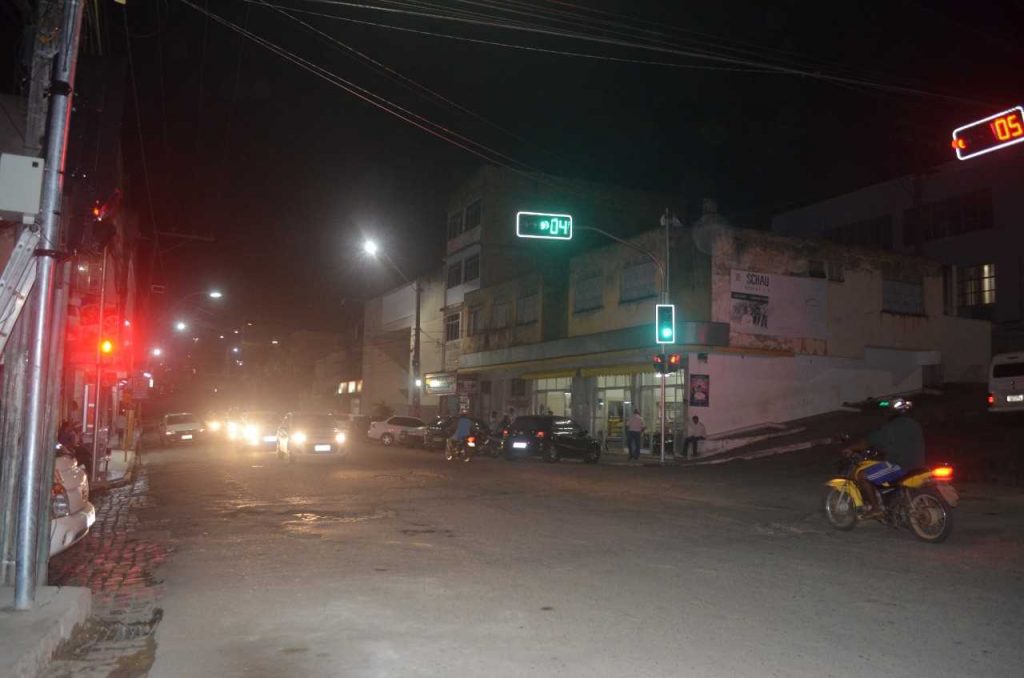 Camacã: Semáforos são ligados no centro da cidade