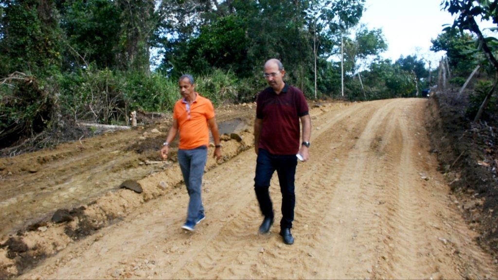Camacã: Prefeitura recupera estrada vicinal depois de 40 anos