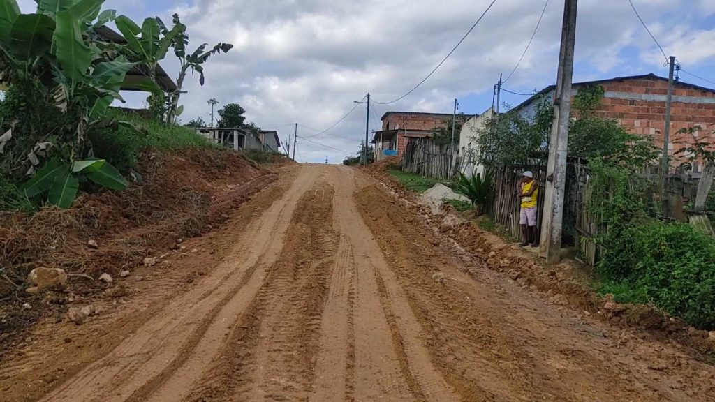 Camacã: Portelinhas de Camacã e São João do Panelinha recebem patrolamento e cascalho