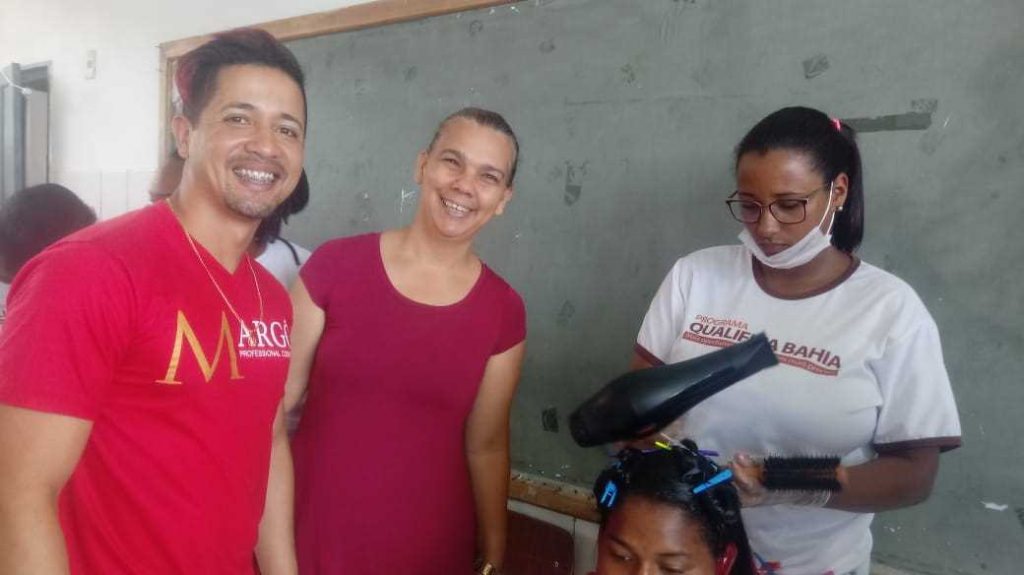 Secretaria de Assistência Social recebe Curso de Cabeleireira