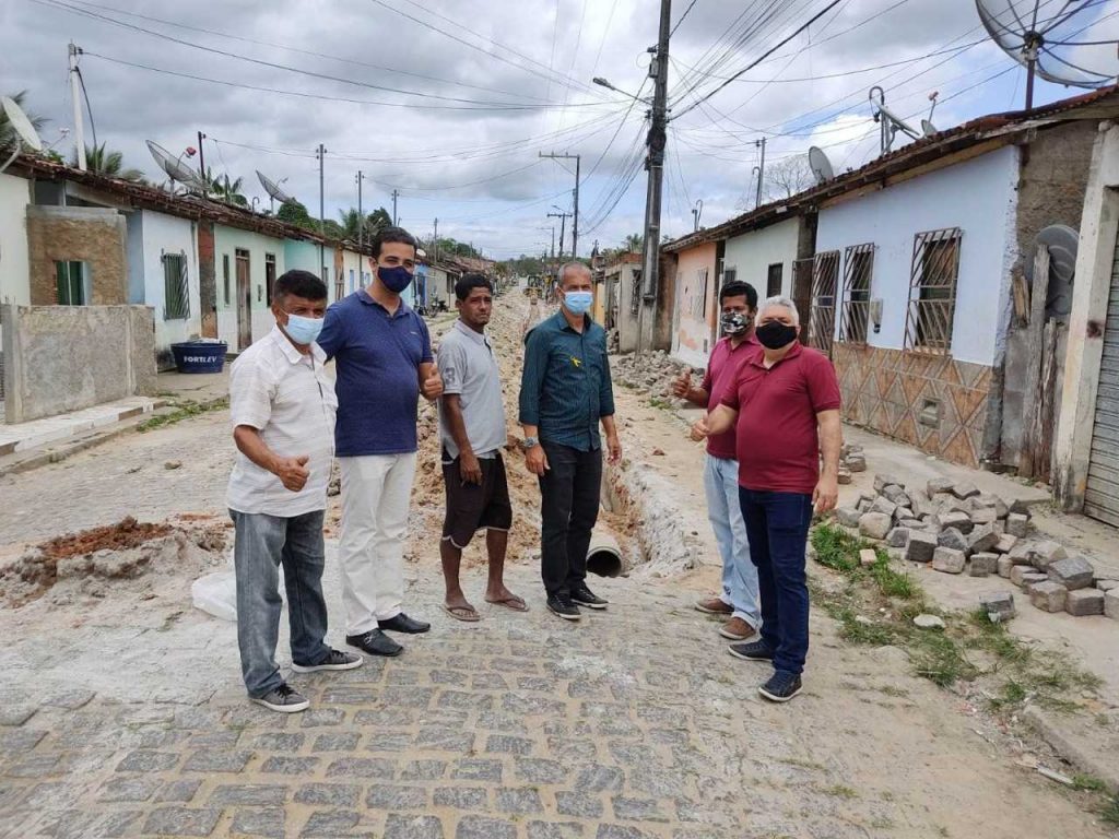 Camacã: Após 20 anos moradores das Casas Novas comemoram o início da obra de esgotamento sanitário