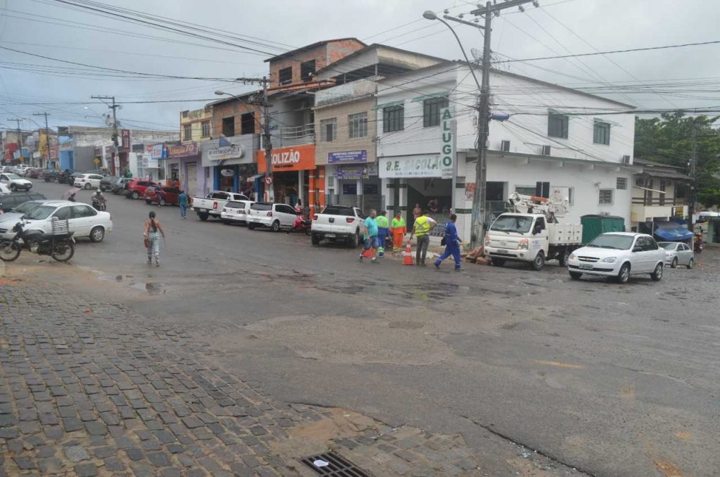 Camacã: Semáforos começam a ser instalados no centro da cidade
